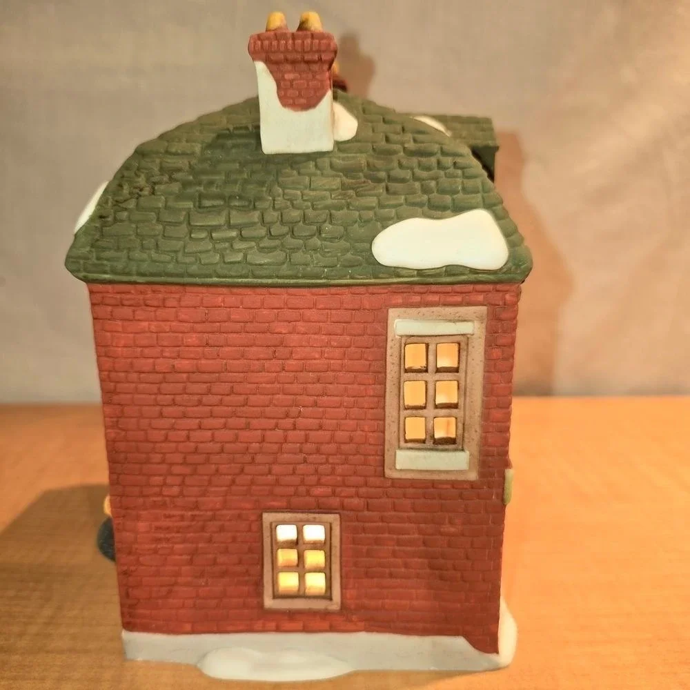 Department 56 FEZZIWIG'S‎ WAREHOUSE Heritage Dickens' Village Series Retired